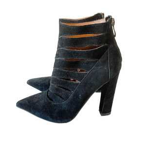 Steve Madden Black Suede Booties 